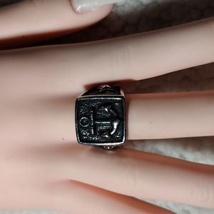 Size 6,Silver &Black metal alloy anchor ring.